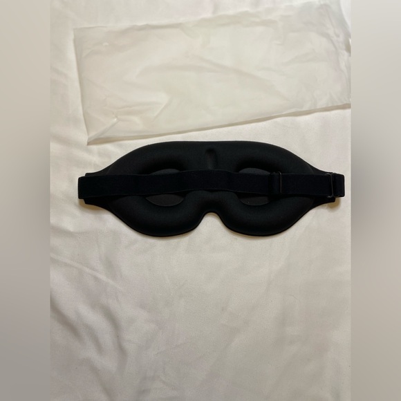 NWOT Unbranded black sleep mask - Picture 3 of 3
